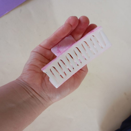 Pink hair clip with bow, like new