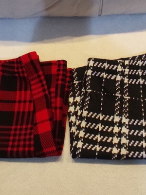 Mini skirts Shein like new, size S, black and red, set of 2