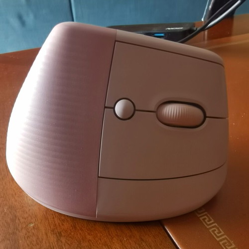 Logitech Lift Vertical Mouse S/M like new, pink