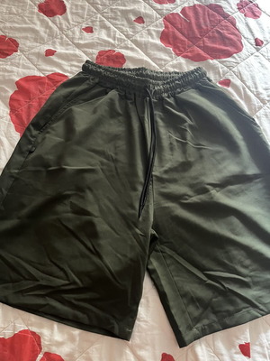 Men's green bermuda shorts, size S