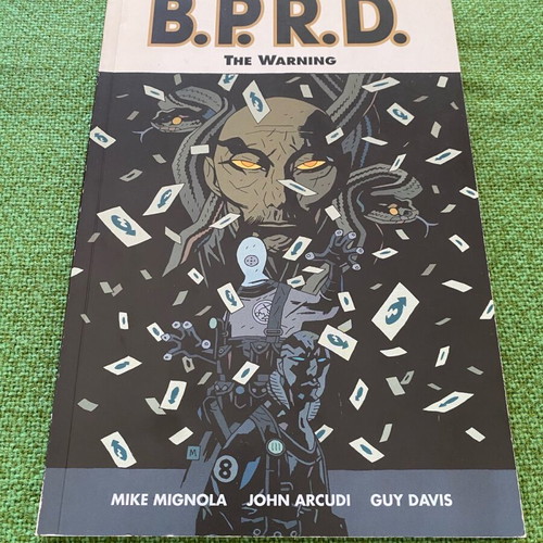 B.P.R.D. Vol. 10 The Warning like new, English