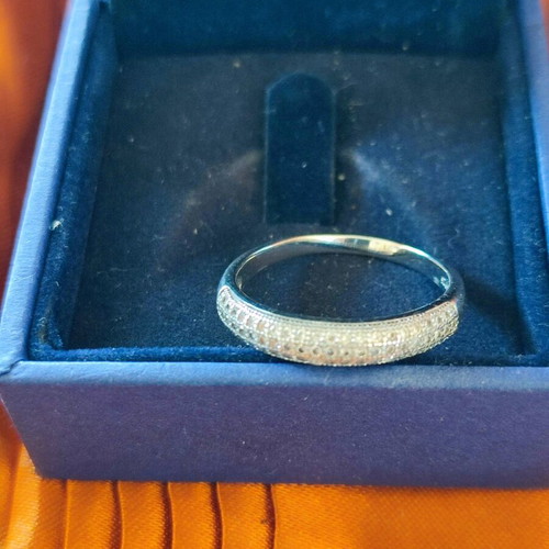 Silver 925 ring with zircon like new