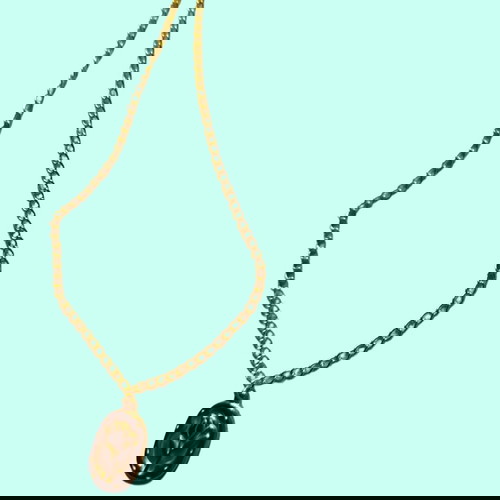 Χρυσό Κολιέ με Ανάγλυφο Μενταγιόν