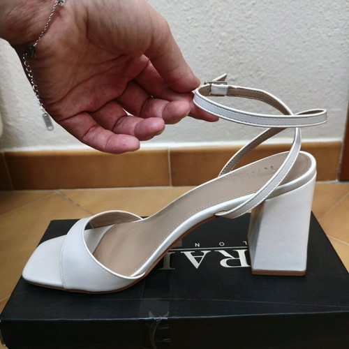 White sandals like new, size 41, 9cm heel