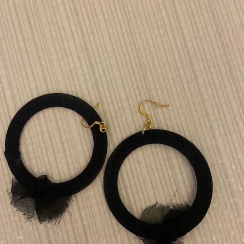 Earrings faux black hoop like new