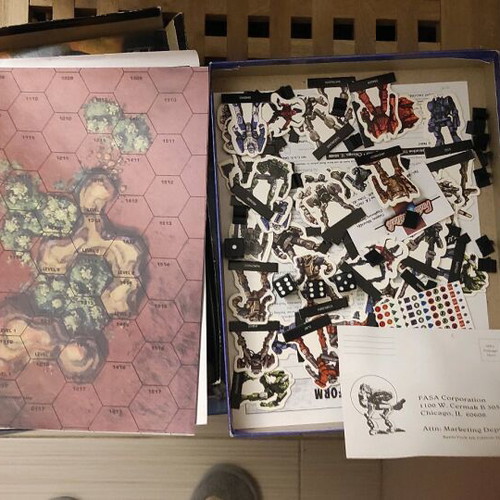 Board game like new with damaged box