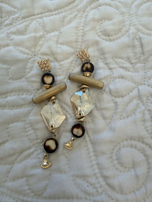Women's earrings with stones, gold color