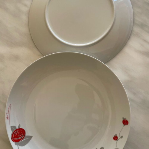 Maki’s Tselios 6 shallow large plates like new, white with red and gray details