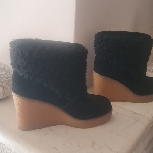 Ugg New Heights Cuff boots size 37 like new, black suede sheepskin