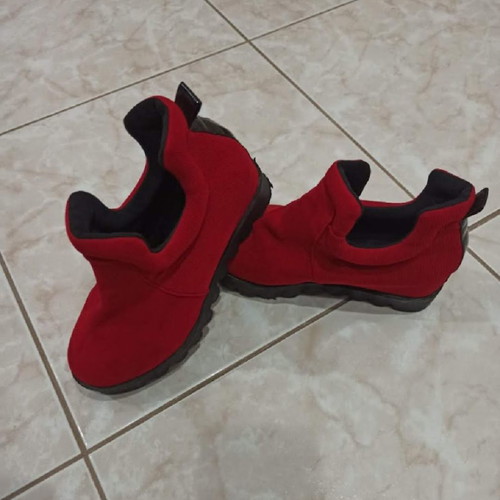 Women's red ankle boots like new, size 37