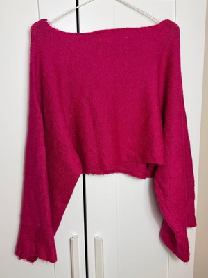 Zara women's crop sweater small used, fuchsia with wide sleeves