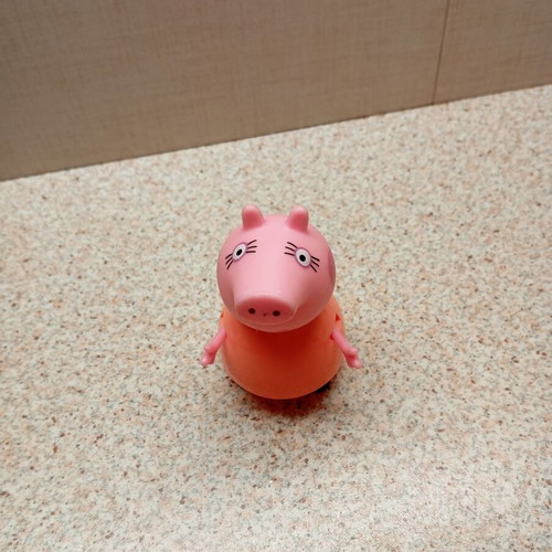 Peppa Pig family figures used with one missing hand