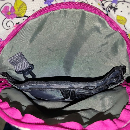 School bag like new with 5 compartments and 2 side mesh openings