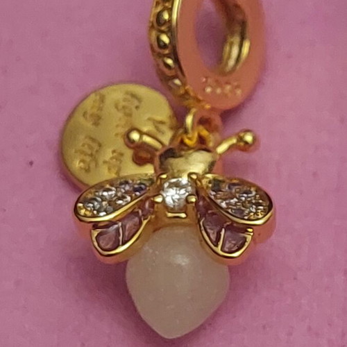Charm bee pendant new with white and gold zirconia, glows in dark