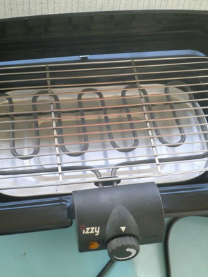 Izzy Electric Grill 2000W used for home and balcony