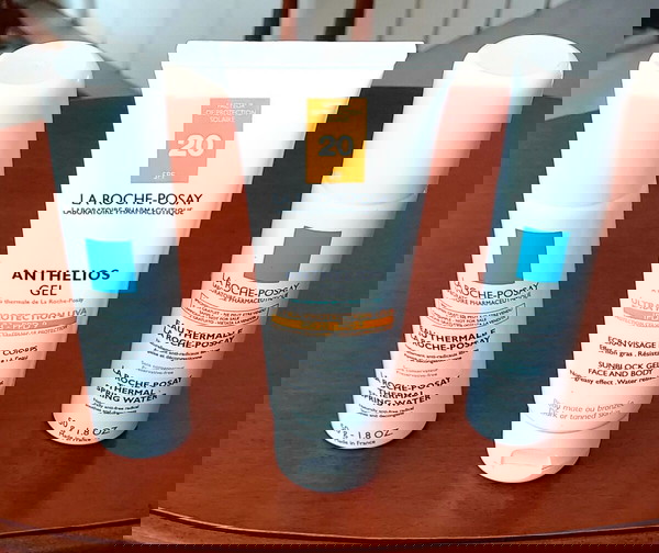 Δύο LA ROCHE POSAY EAU THERMALE με αντηλιακή κρεμα τής ίδιας εταιρείας