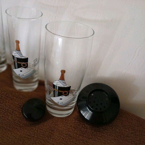 Cocktail set with 2 glasses and shaker new