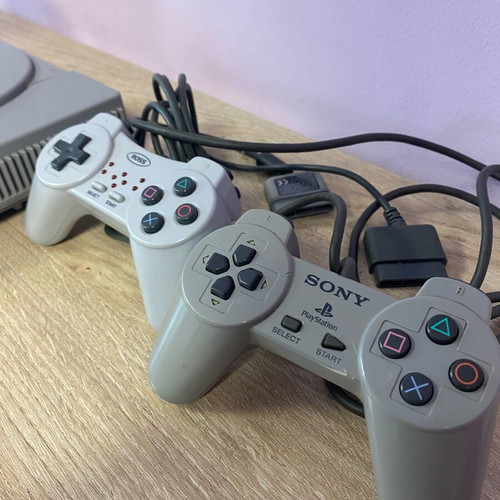 Κονσόλα PlayStation PS1 σαν καινούργια με 13 γνήσια παιχνίδια και χειριστήρια