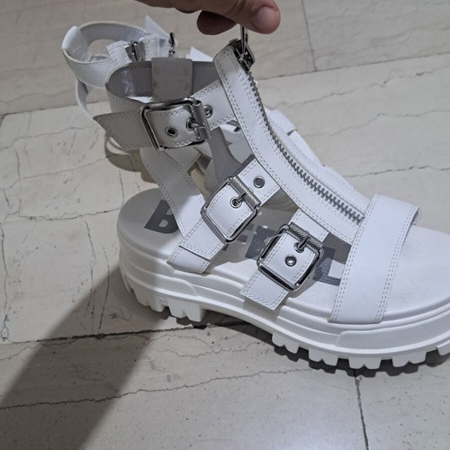Buffalo white flatform sandals, size 39