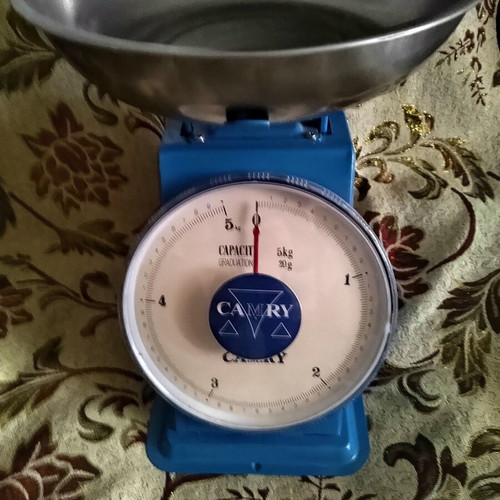 Camry Mechanical Kitchen Scale 5kg used, retro vintage style