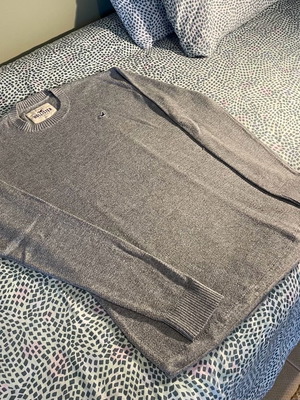 Hollister grey knit sweater used, size S