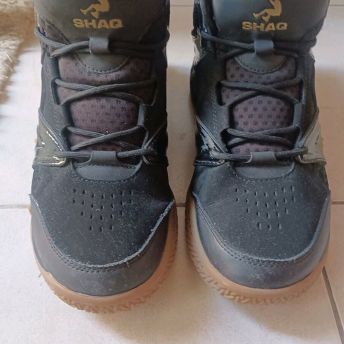 Shaq Shoes size 43.5 like new, black and gold athletic