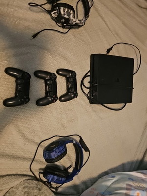 PlayStation 4 with 3 controllers and 2 headphones new