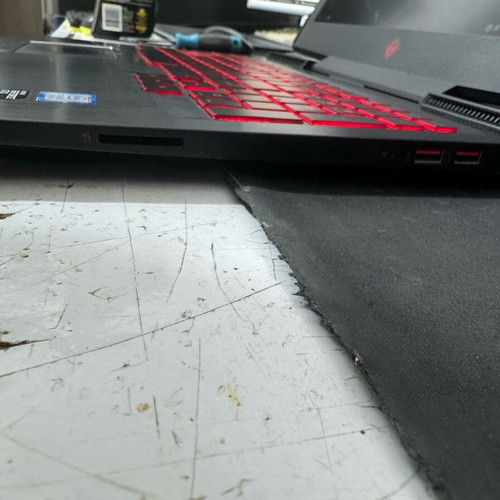 HP OMEN 15 (ce018dx) i7 7700HQ σαν καινούργιο, 8GB RAM, 500GB NVMe SSD, GTX1050
