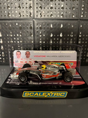 Scalextric Vodafone McLaren Mercedes Formula 1 καινούργιο μοντέλο 1:32
