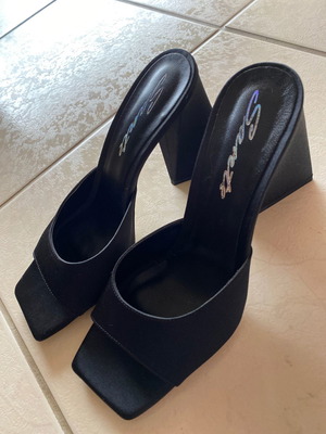Sante sandals new, size 39, black
