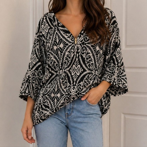 Women's pullover like new, size XL, black and white