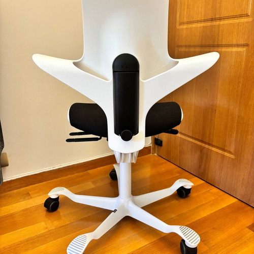 HAG Capisco Puls 8020 ergonomic office chair like new