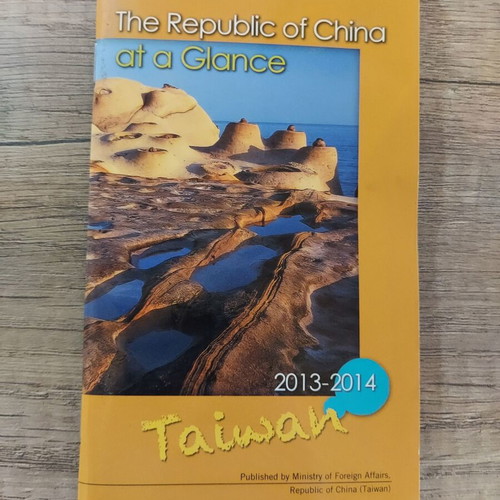 The Republic of China at a Glance 2013-2014 like new