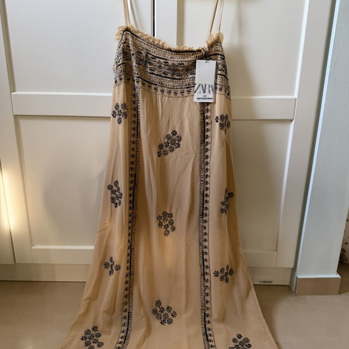 Zara dress with tulle and beads beige large tight fit new