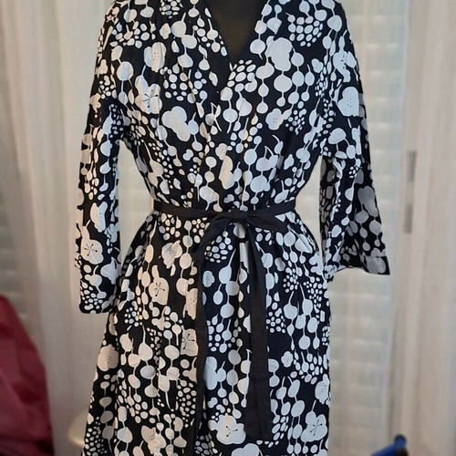 Oysho kimono robe size M like new black and white