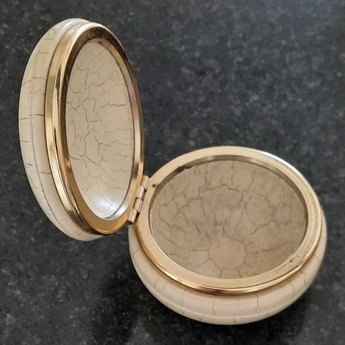 Vintage jewelry box used with crackle design
