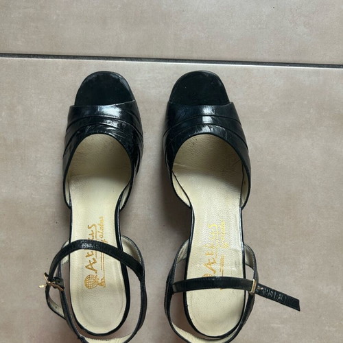 Leather shoes used with visible marks, size 37