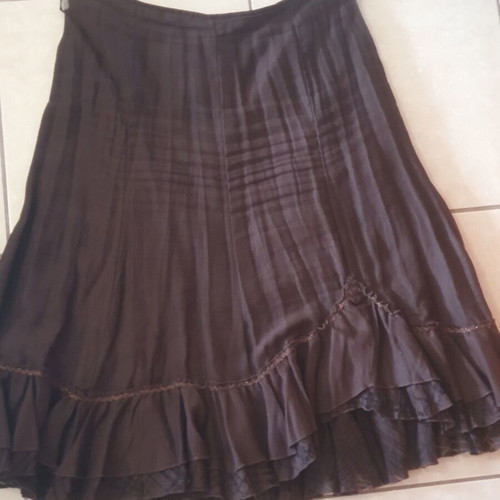 Vintage brown skirt used, size M/L with pleated and layered ruffles
