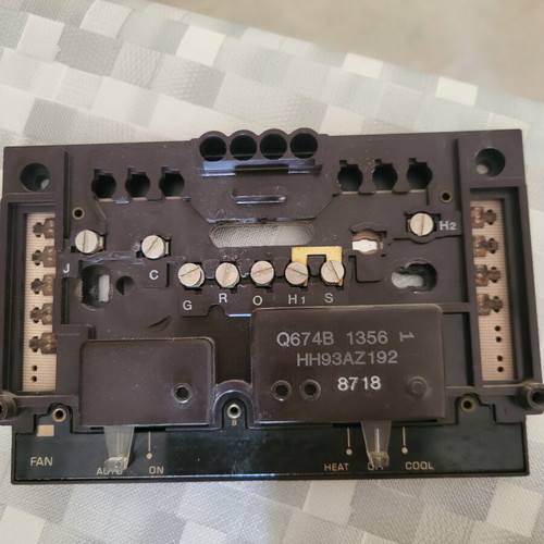 Carrier Multiplex System thermostat used, model HH93AZ192