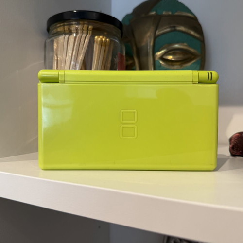 Nintendo DS Lite Lime Green used, reads GBA games only