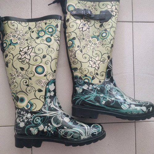 Galotses used, size 37, light and dark green with black