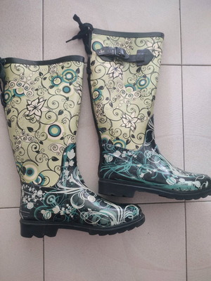 Galotses used, size 37, light and dark green with black