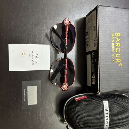Barcur women's sunglasses like new with case and polarized test