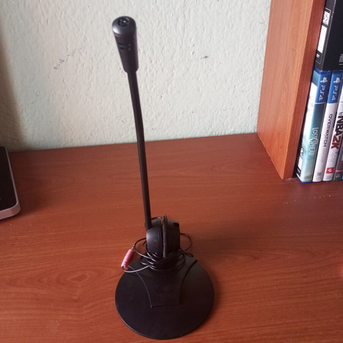 Trust desktop microphone like new