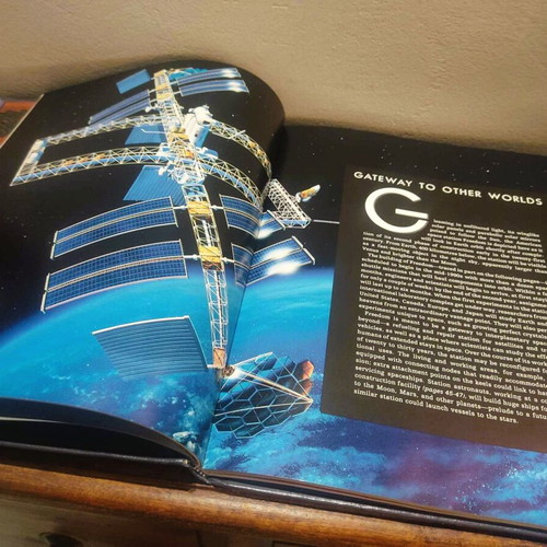 Spacefarers book like new, Time Life 1990
