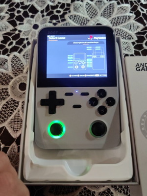 D-007 Plus handheld Android game console with memory card