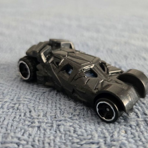 Hot Wheels BatMobile toy car like new, scale 1:64