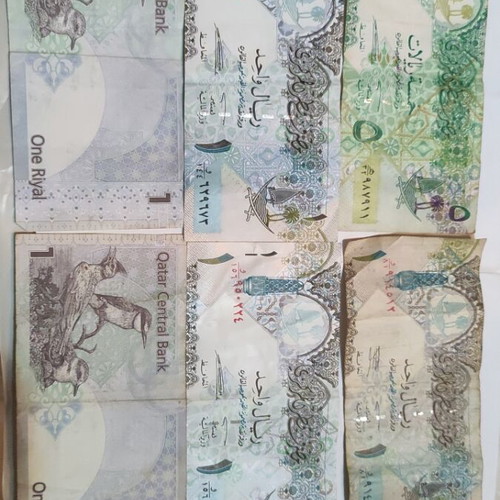 Qatar banknotes 5 pieces, one 5 Riyal and four 1 Riyal, mostly like new