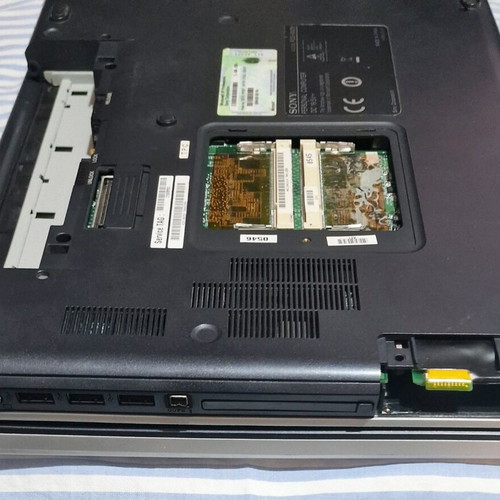Sony Vaio PCG-9W2M for parts or repair without memory and hard drive