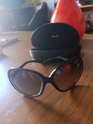 Prada sunglasses 00s vintage used, black